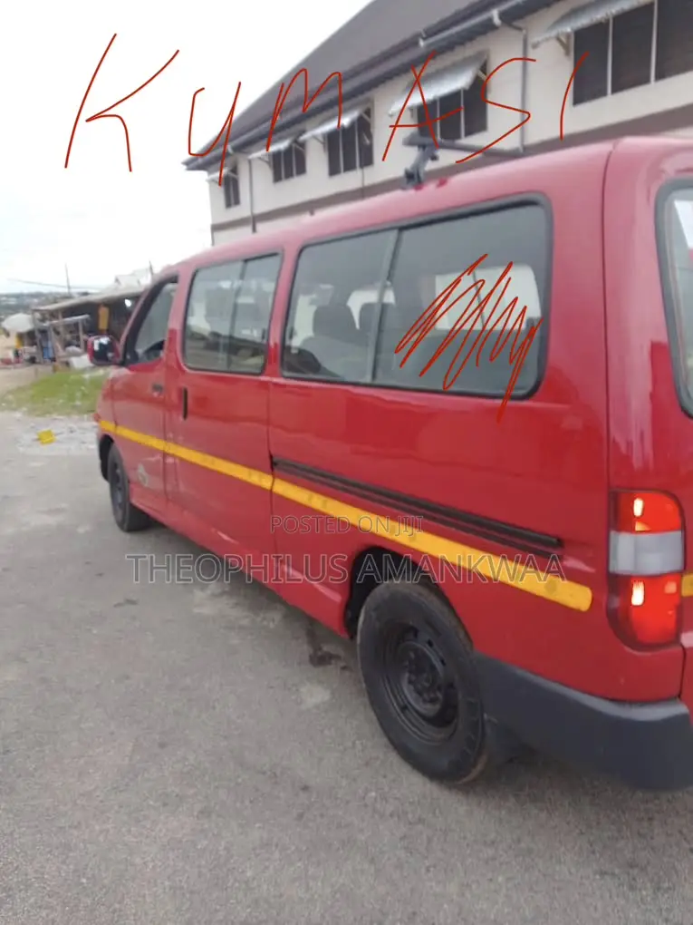 Toyota HiAce 2005 Red