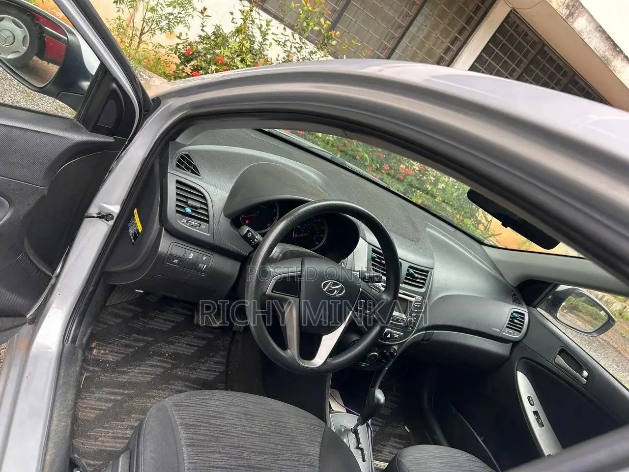 Hyundai Accent SE Hatchback 2017 Silver