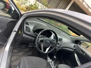 Hyundai Accent SE Hatchback 2017 Silver