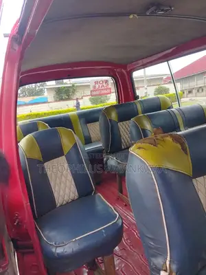 Toyota HiAce 2005 Red