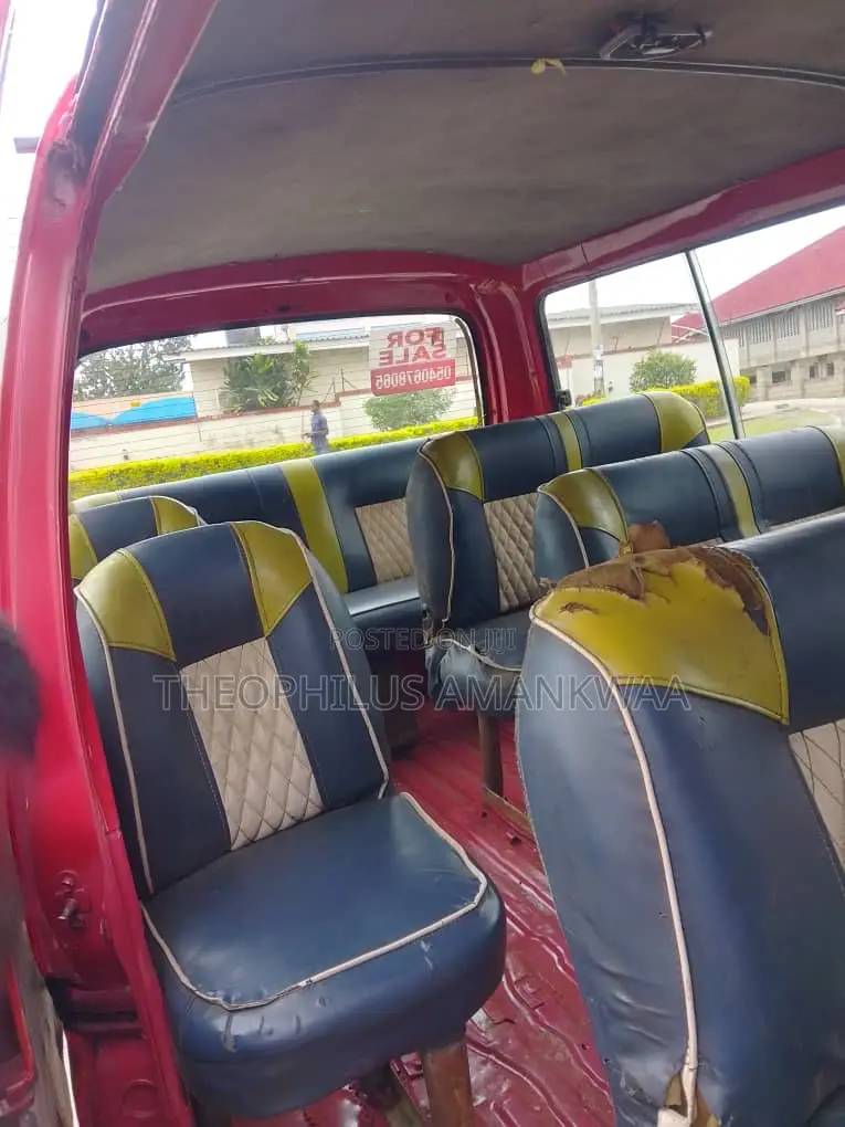 Toyota HiAce 2005 Red