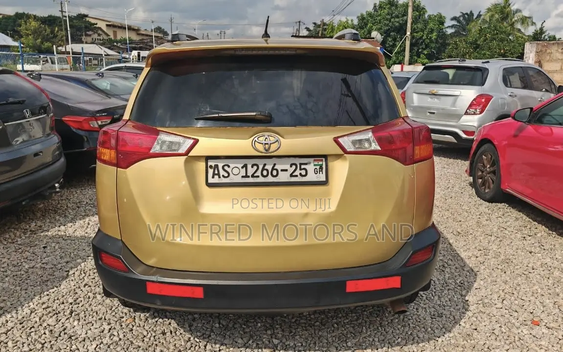 Toyota RAV4 LE 4dr SUV (2.5L 4cyl 6A) 2014 Yellow