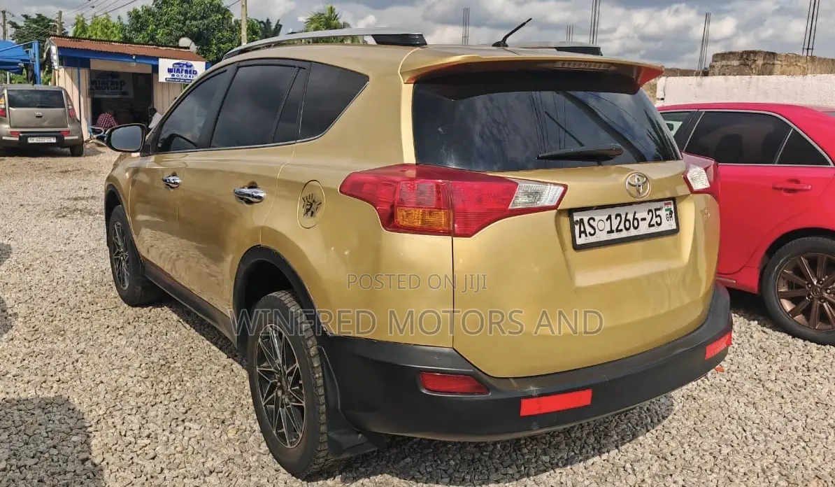 Toyota RAV4 LE 4dr SUV (2.5L 4cyl 6A) 2014 Yellow