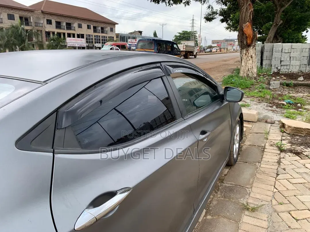 Hyundai Elantra 2012 Gray