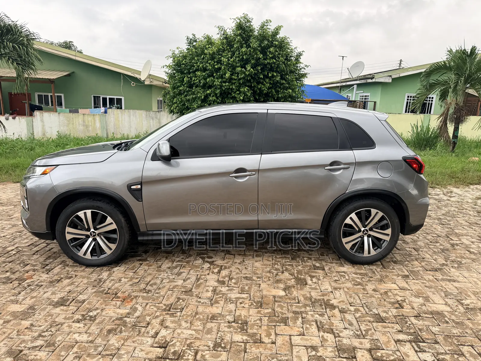 Mitsubishi Outlander Sport SE 2022 Gray