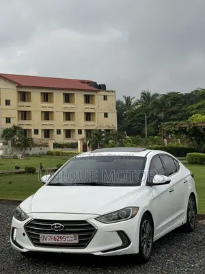 Hyundai Elantra Limited Sedan FWD (2.0L 4cyl 6A) 2017 White