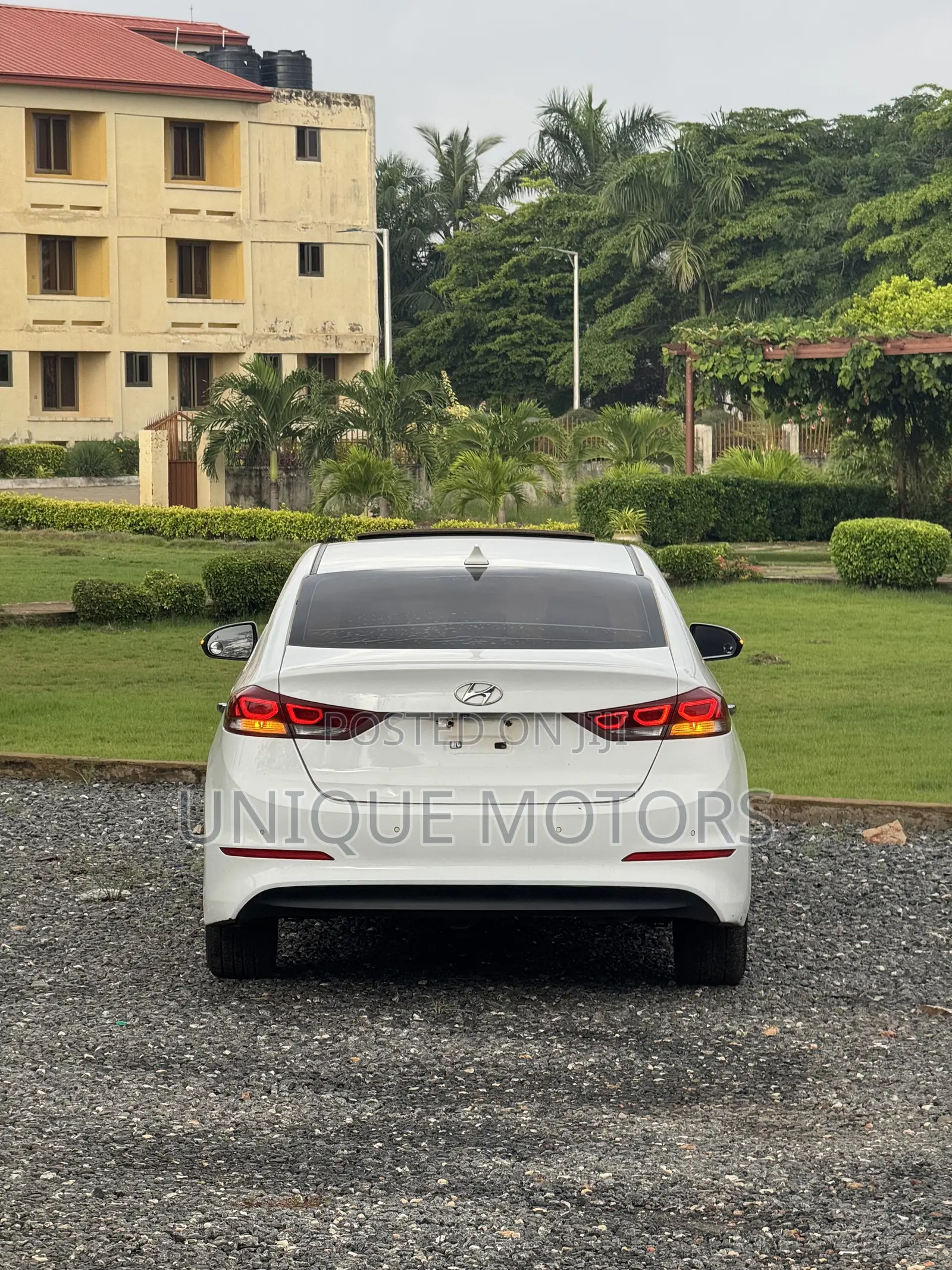 Hyundai Elantra Limited Sedan FWD (2.0L 4cyl 6A) 2017 White