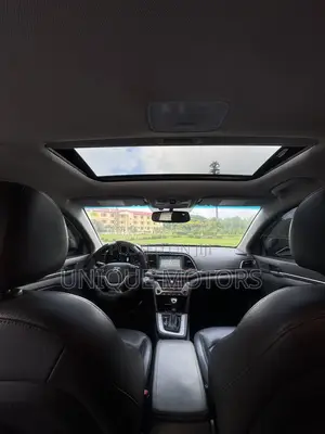 Hyundai Elantra Limited Sedan FWD (2.0L 4cyl 6A) 2017 White