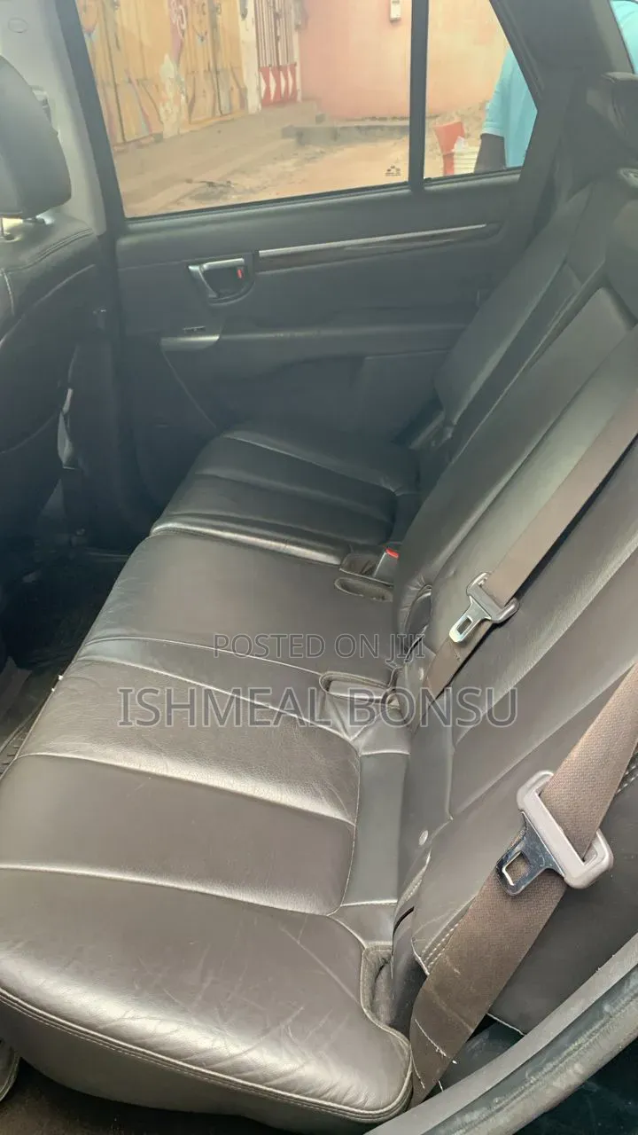 Hyundai Santa Fe 2012 Black