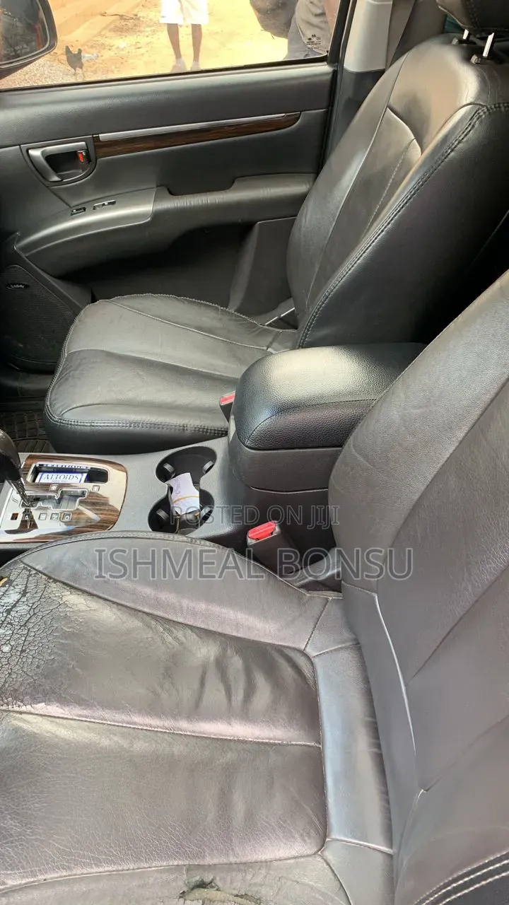 Hyundai Santa Fe 2012 Black
