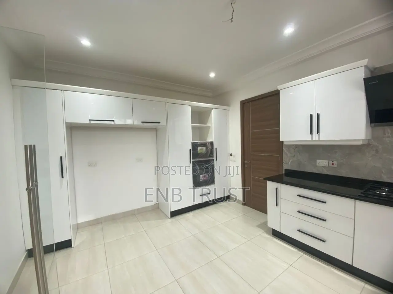 4bdrm Duplex in East Legon, American House for sale