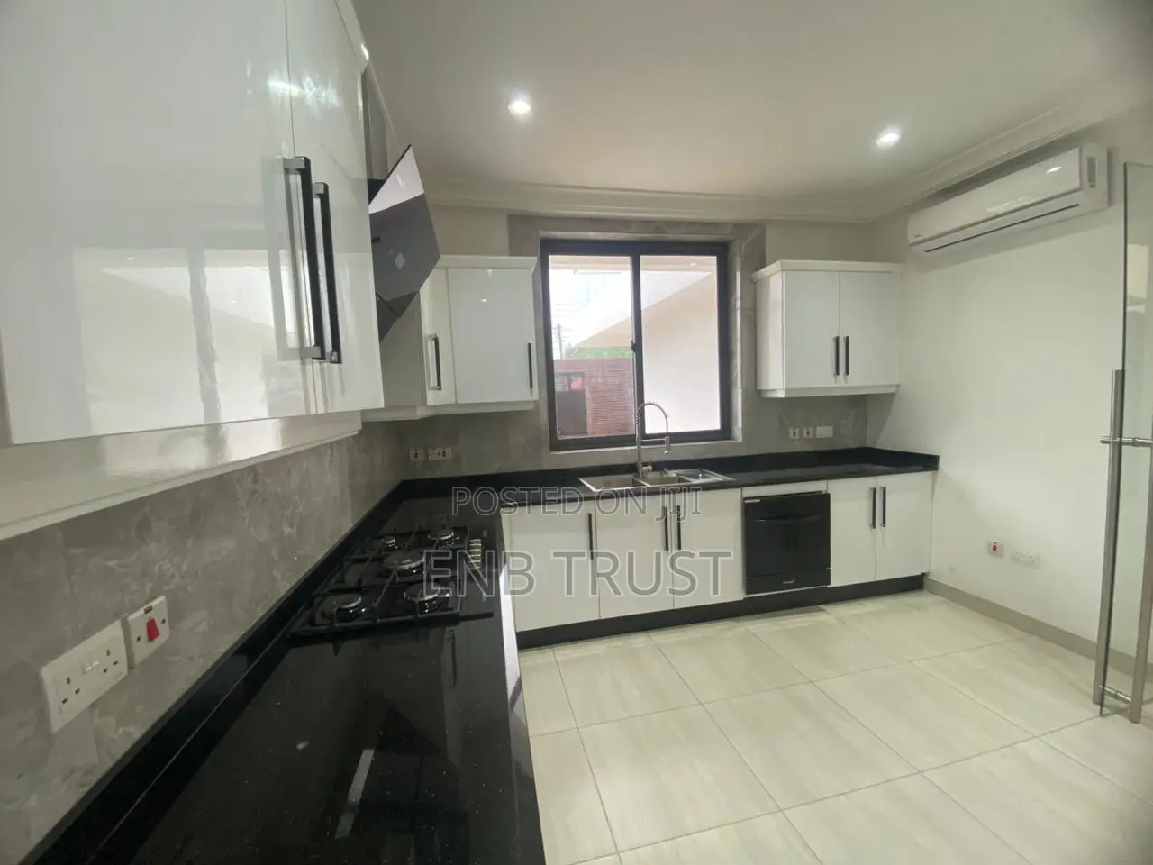 4bdrm Duplex in East Legon, American House for sale