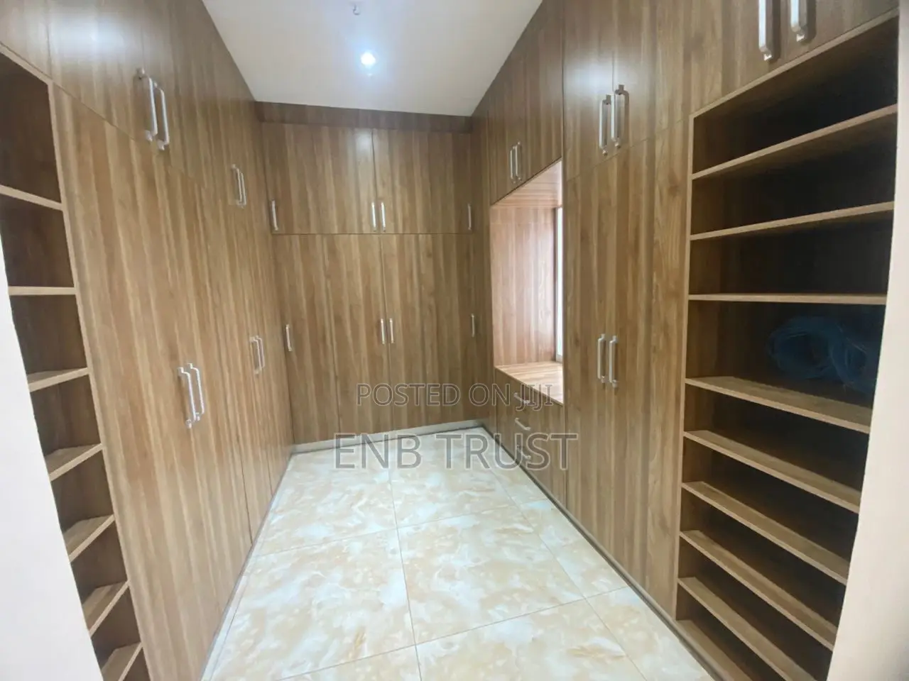 4bdrm Duplex in East Legon, American House for sale