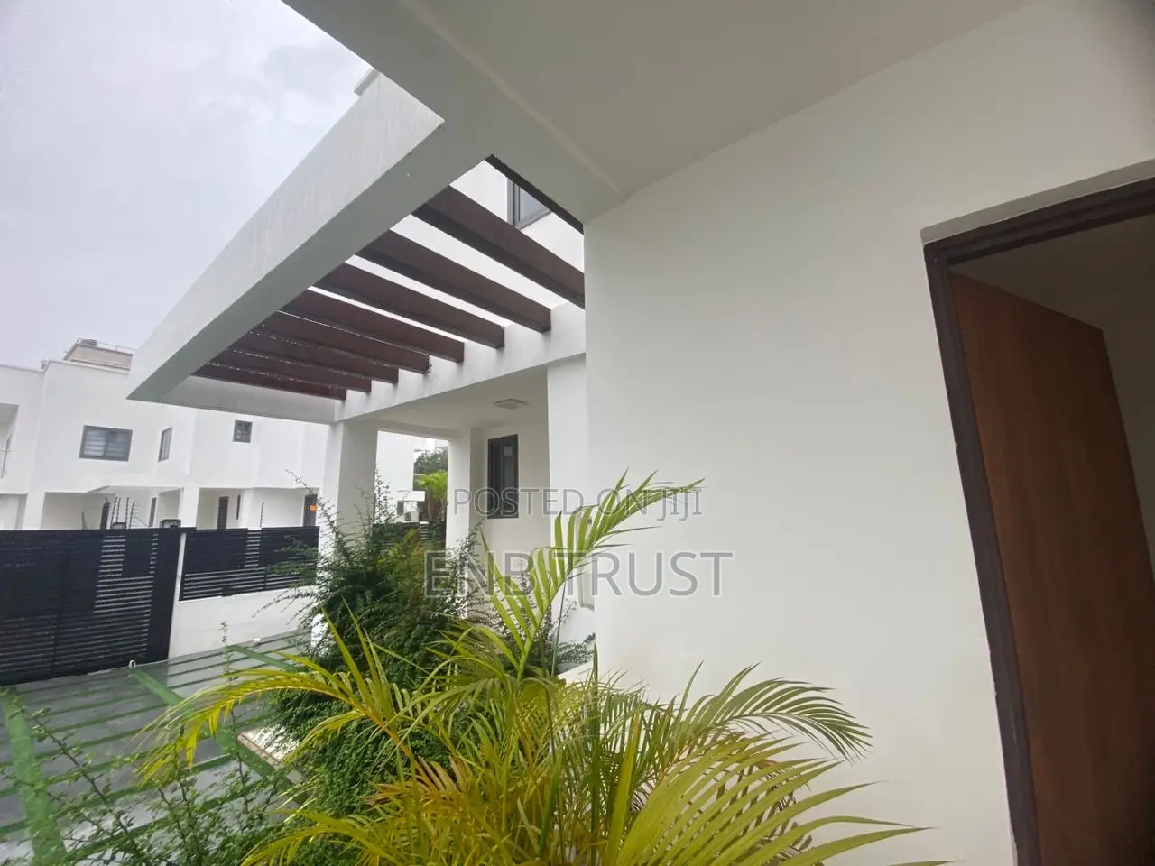 4bdrm Duplex in East Legon, American House for sale