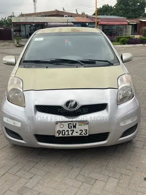 Toyota Vitz 2010 Silver