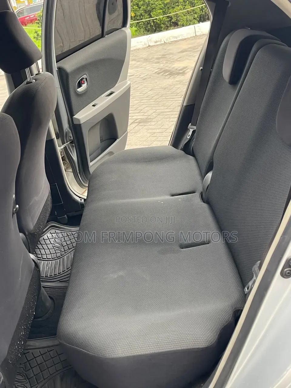 Toyota Vitz 2010 Silver