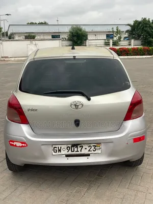 Toyota Vitz 2010 Silver
