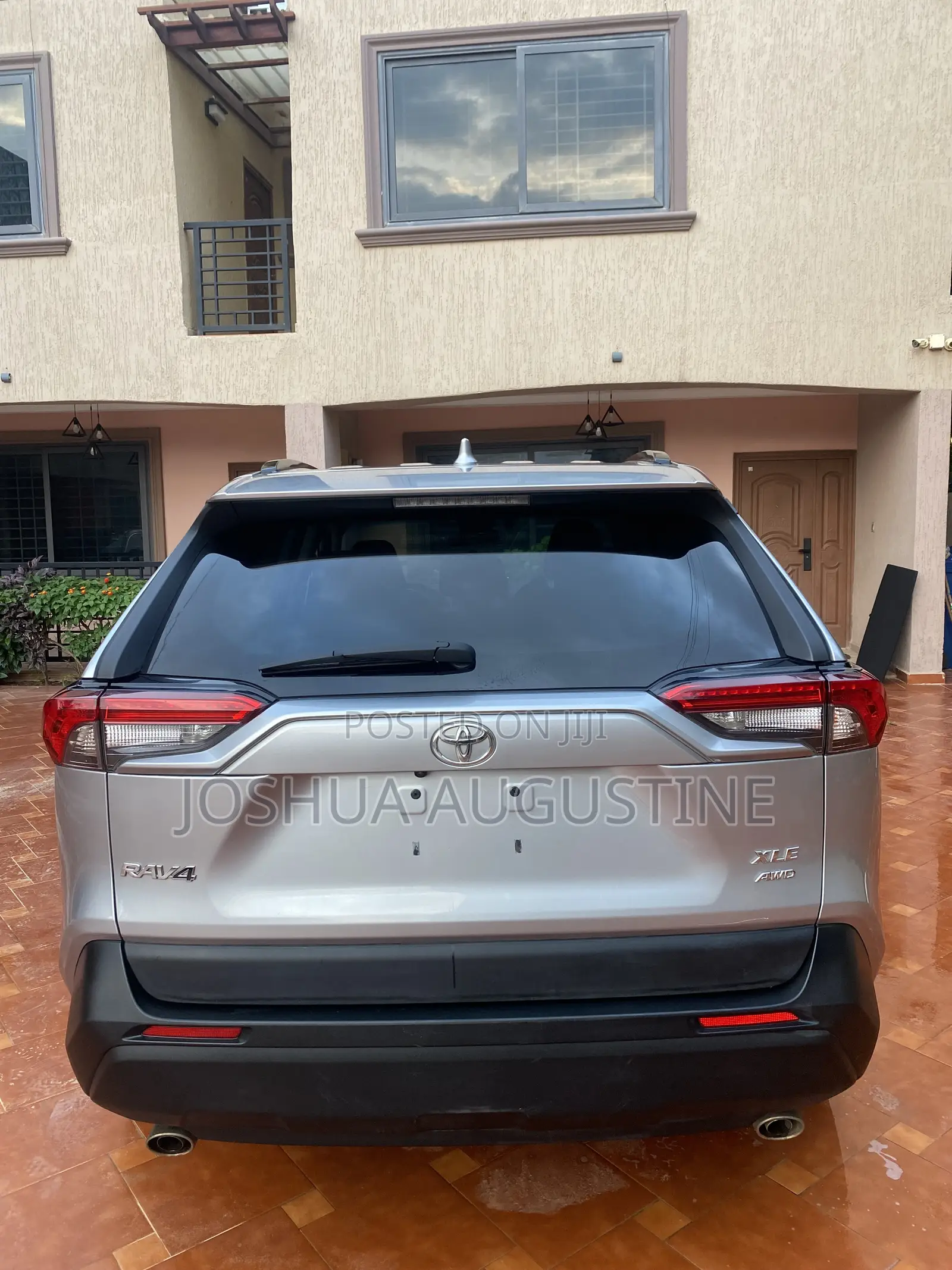 Toyota RAV4 XLE 2025 Silver