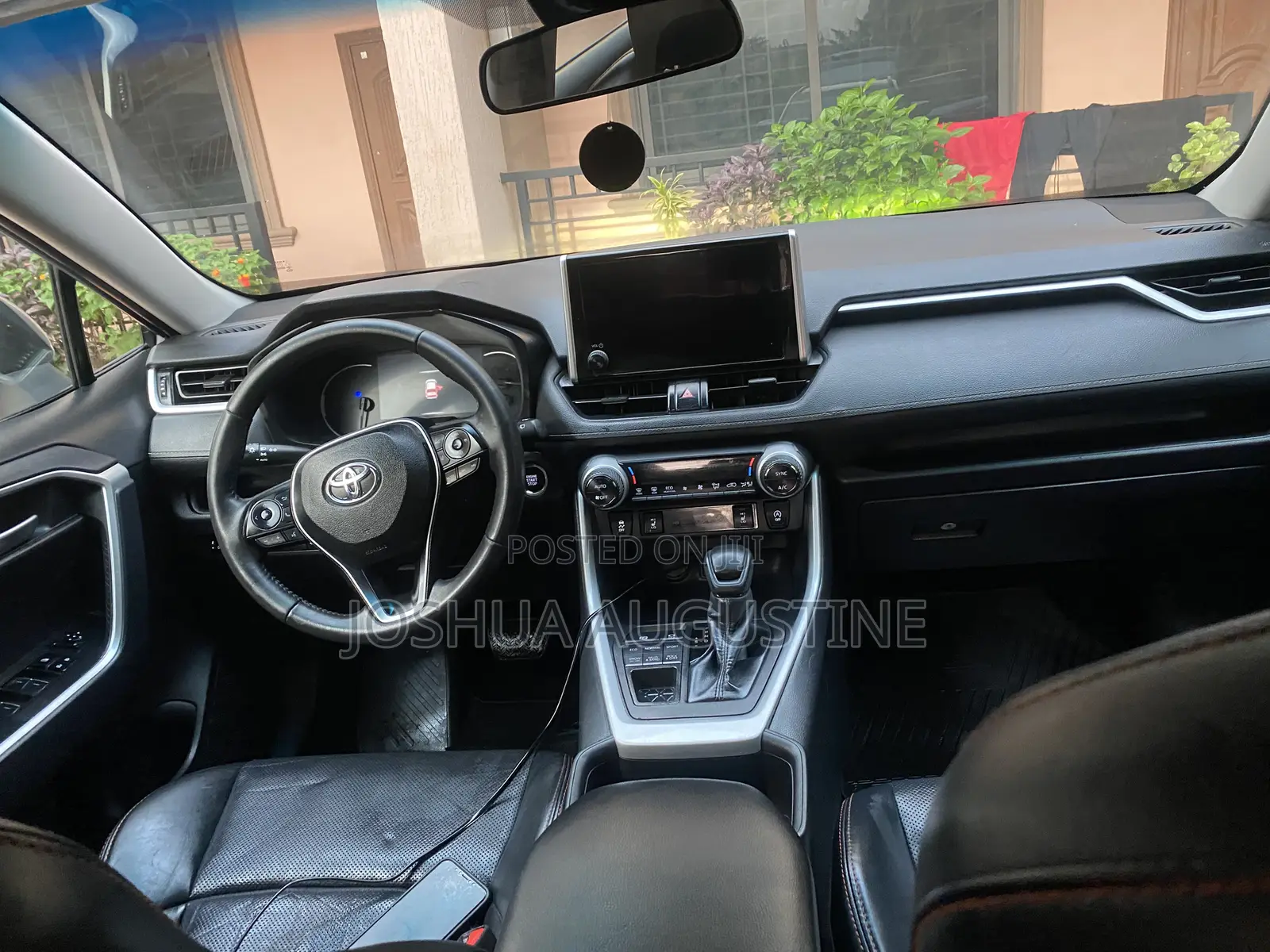 Toyota RAV4 XLE 2025 Silver