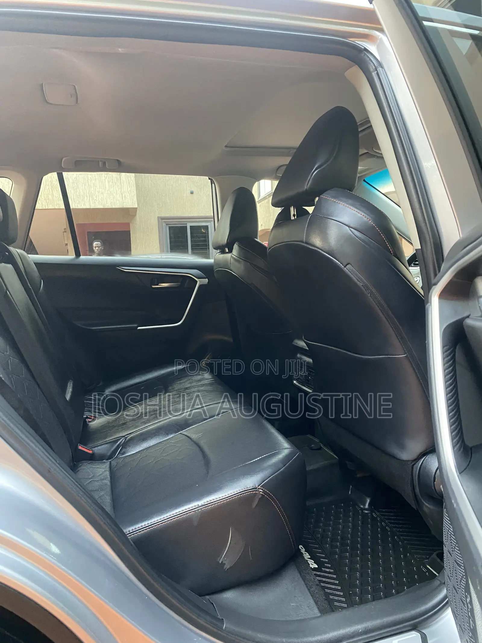 Toyota RAV4 XLE 2025 Silver
