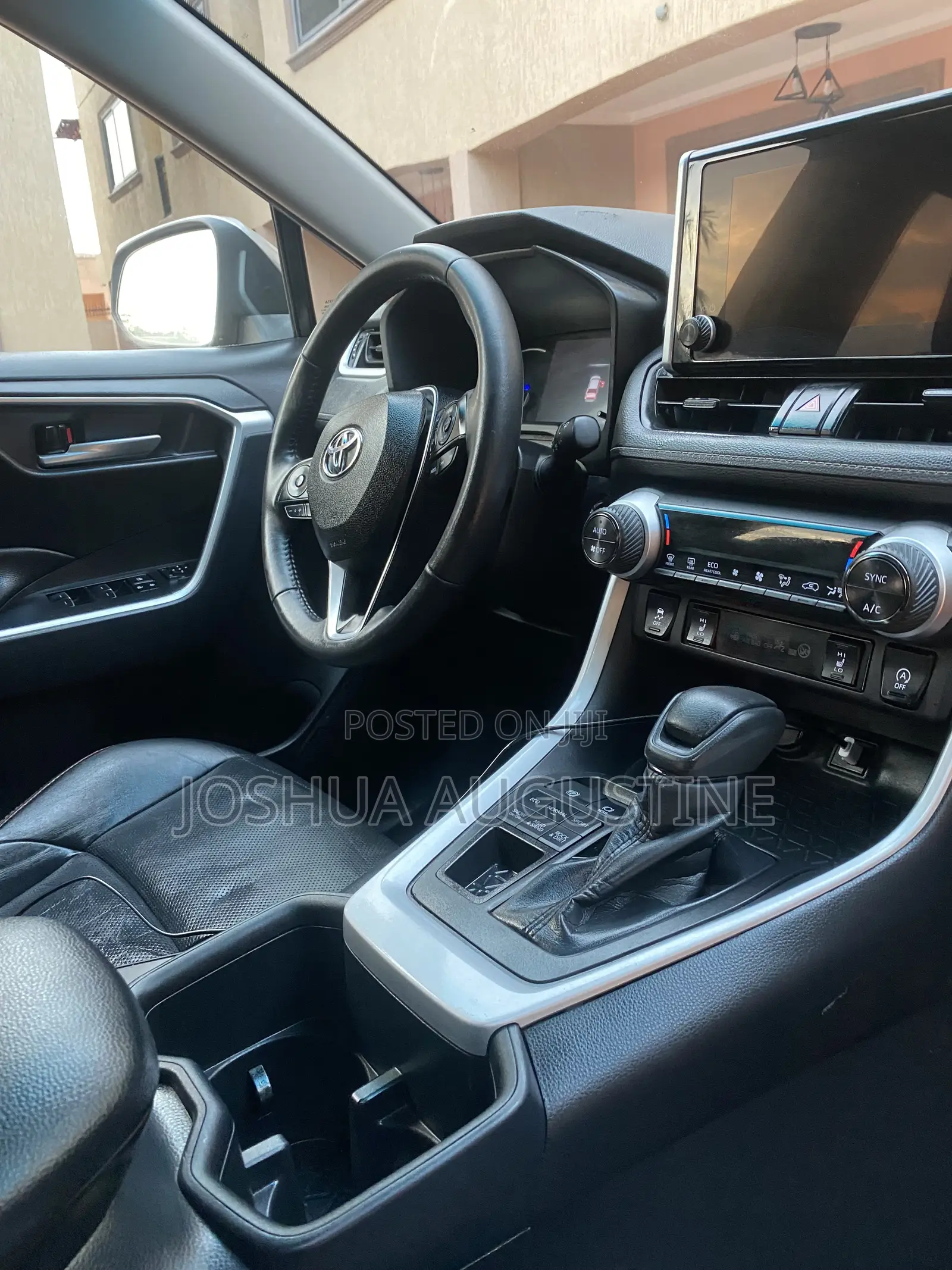 Toyota RAV4 XLE 2025 Silver