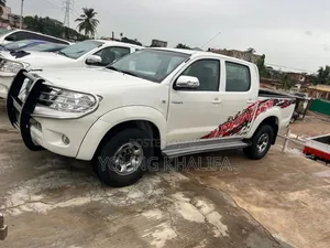 Toyota Hilux 2012 White
