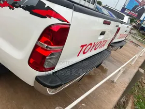 Toyota Hilux 2012 White