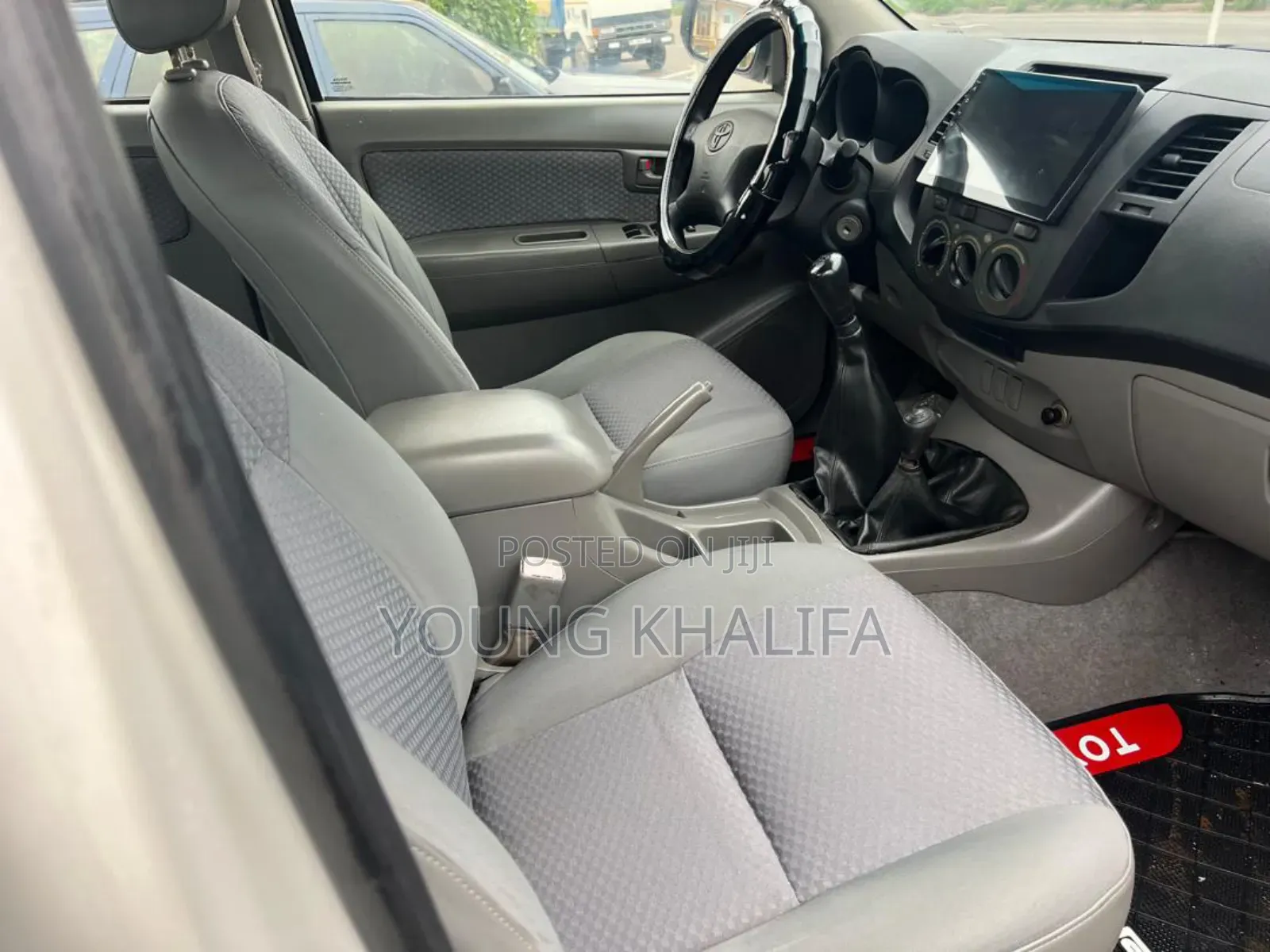 Toyota Hilux 2012 White
