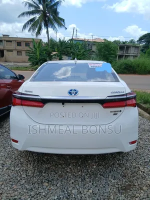 Toyota Corolla 2019 White