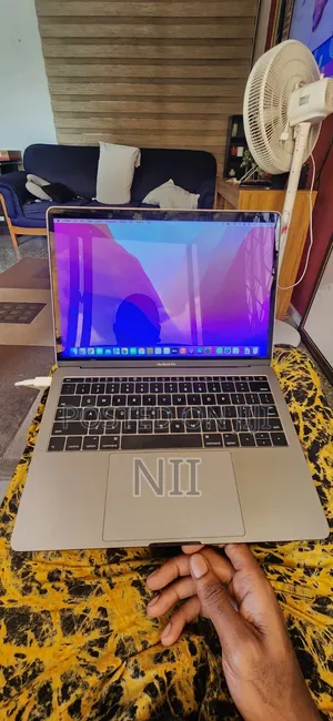 Laptop Apple MacBook Pro 8GB Intel Core i5 SSD 256GB