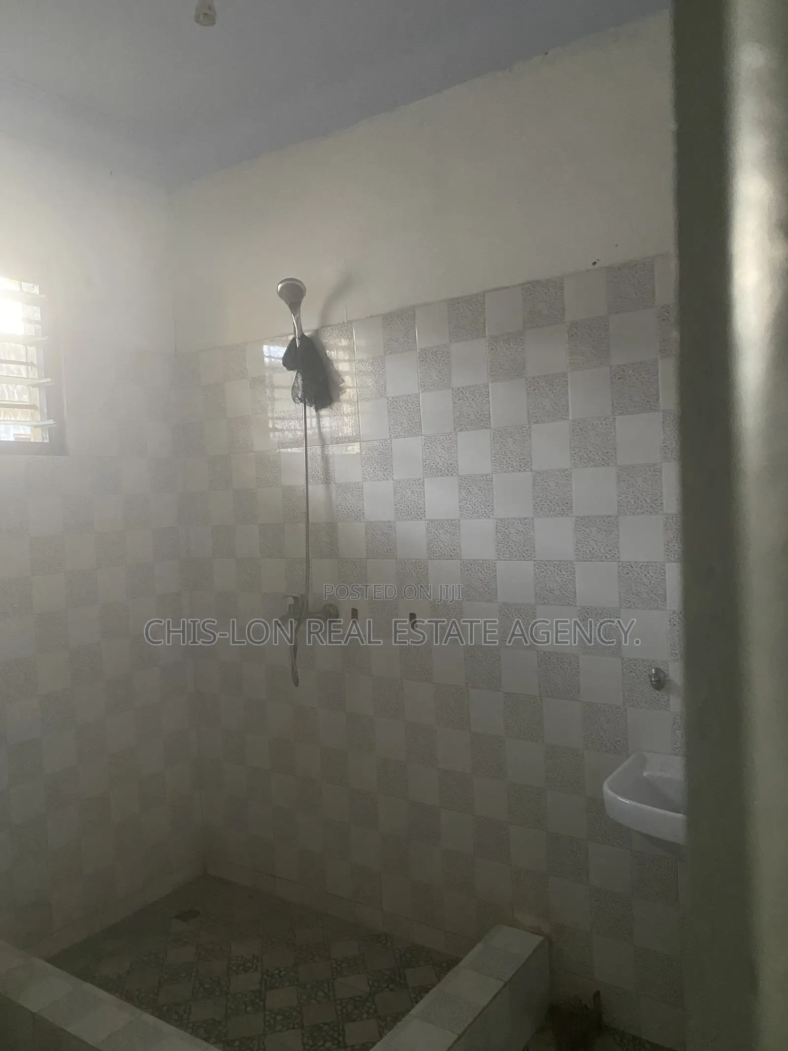 5bdrm House in Kasoa Amanfrom Top for rent