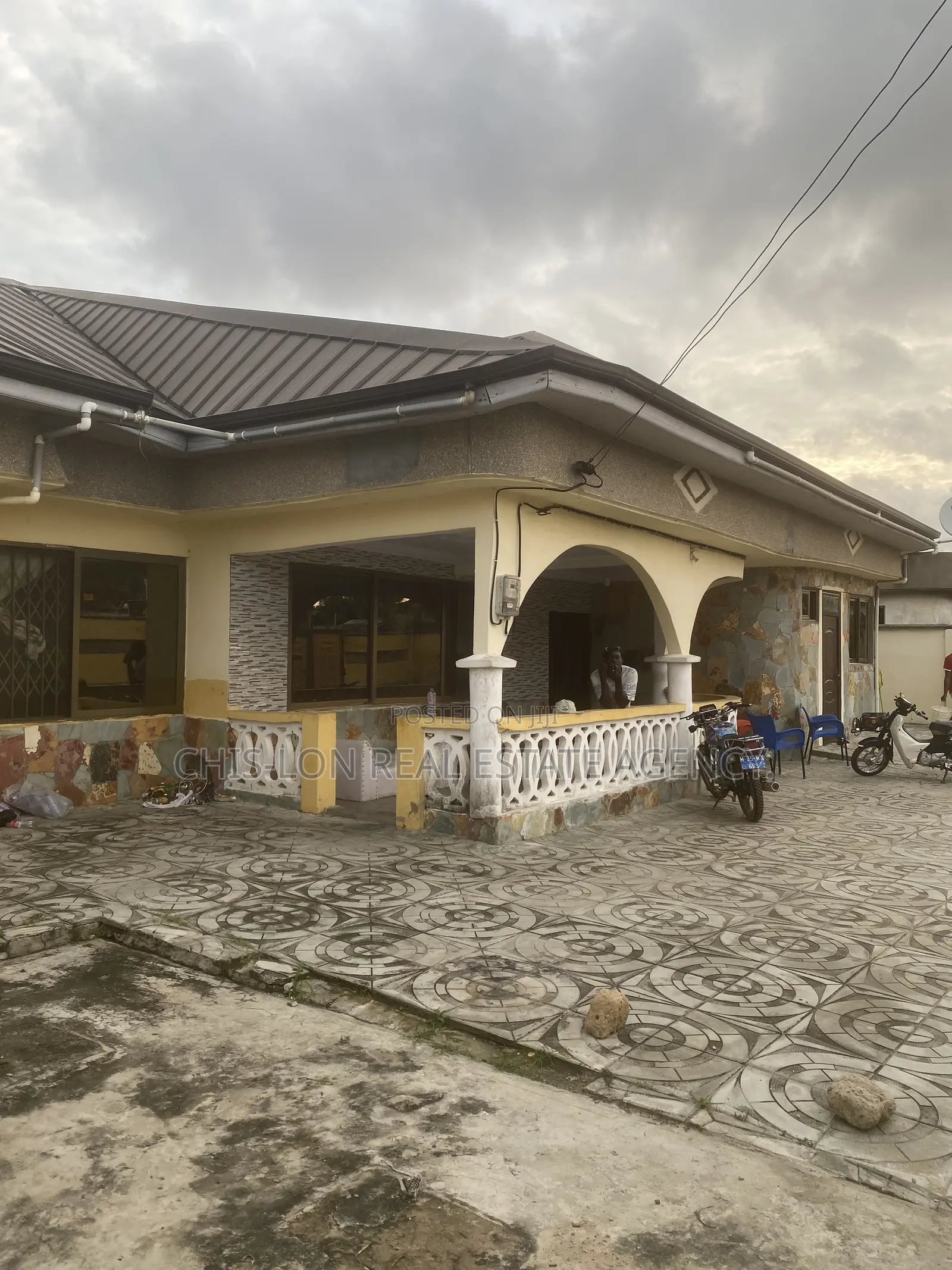 5bdrm House in Kasoa Amanfrom Top for rent