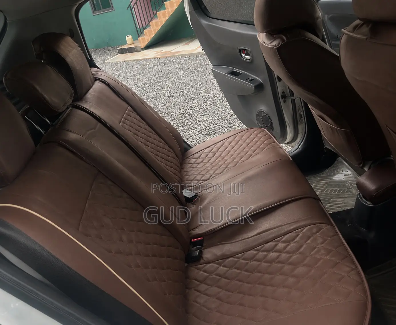 Toyota Vitz 1.3 AWD 5dr 2012 Pearl