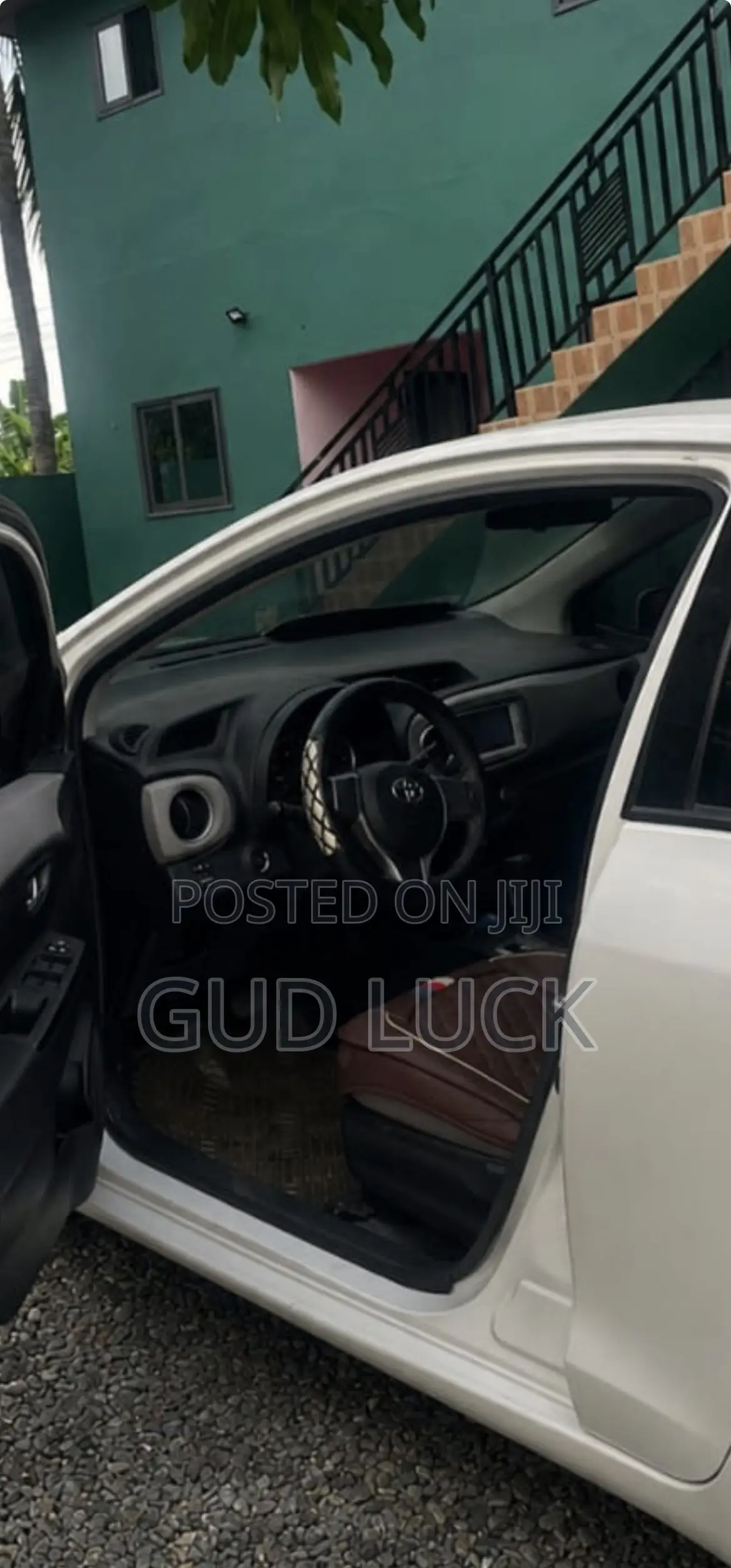 Toyota Vitz 1.3 AWD 5dr 2012 Pearl