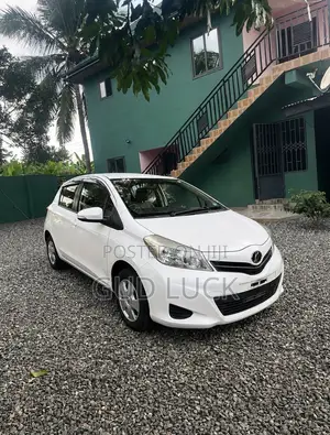 Toyota Vitz 1.3 AWD 5dr 2012 Pearl