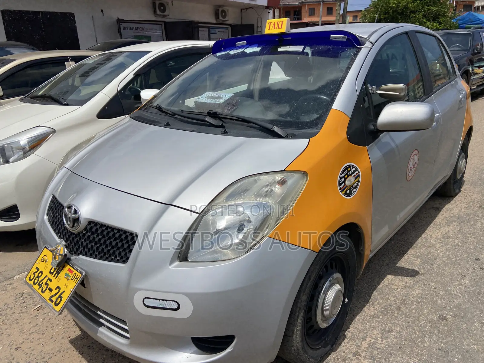 Toyota Yaris Base Hatchback 5dr 2010
