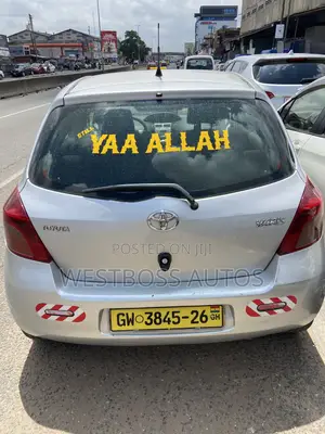 Toyota Yaris Base Hatchback 5dr 2010