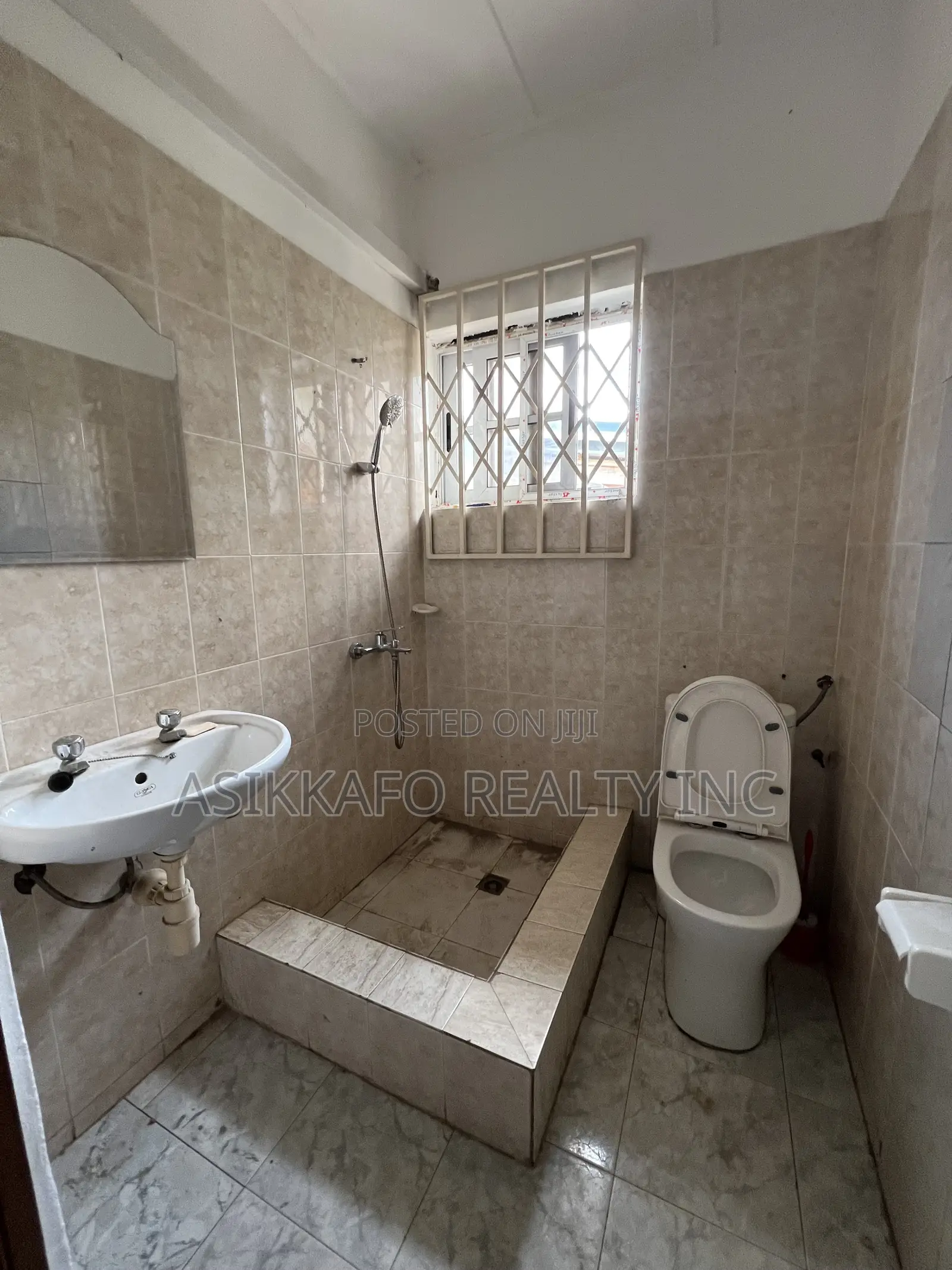 3bdrm House in Baatsona, Spintex for rent