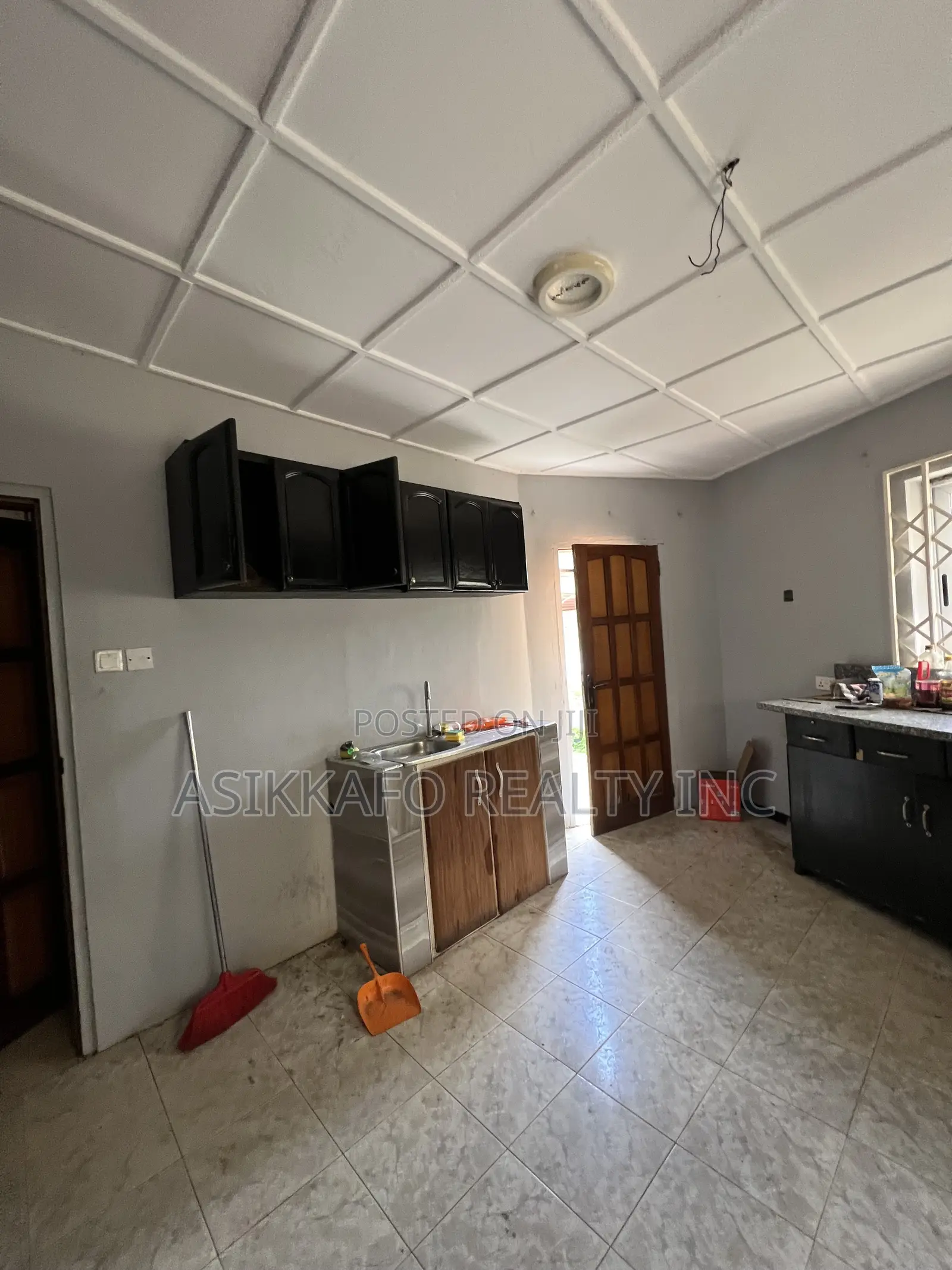 3bdrm House in Baatsona, Spintex for rent