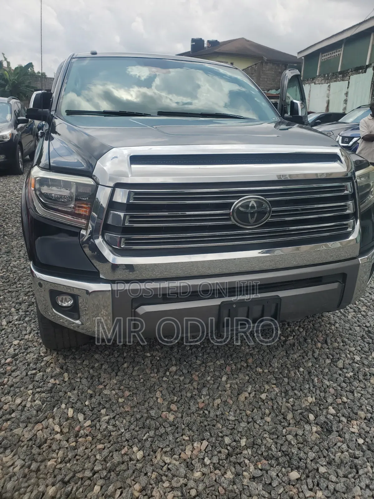Toyota Tundra Limited 5.7L V8 4x2 CrewMax 5.6 ft. box 145.7 in. WB 2017
