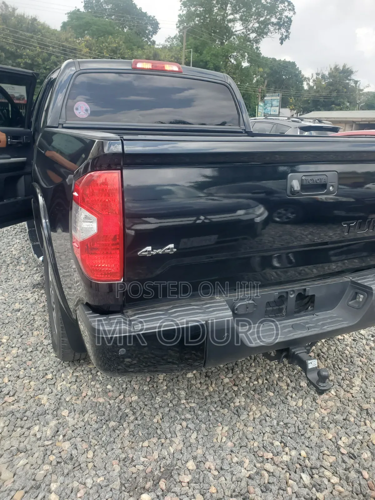 Toyota Tundra Limited 5.7L V8 4x2 CrewMax 5.6 ft. box 145.7 in. WB 2017