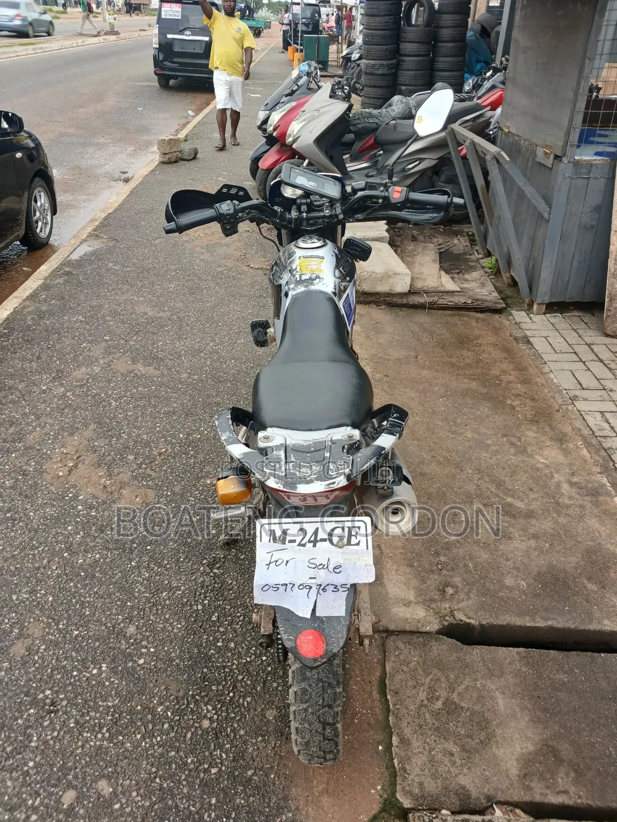 Royal Motorcycle 2024 White