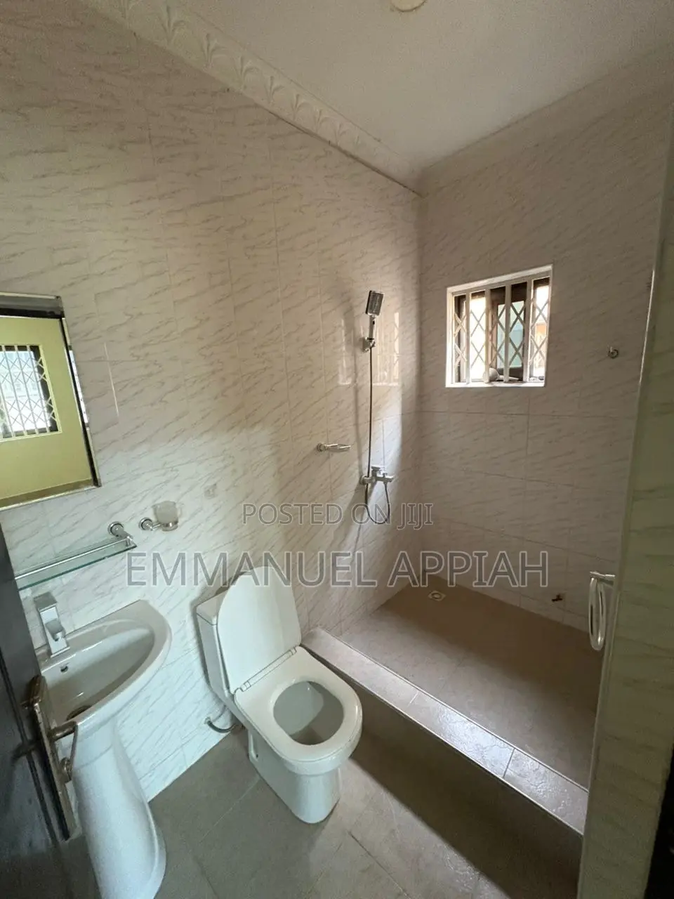 3bdrm Townhouse / Terrace in Oyarifa for rent