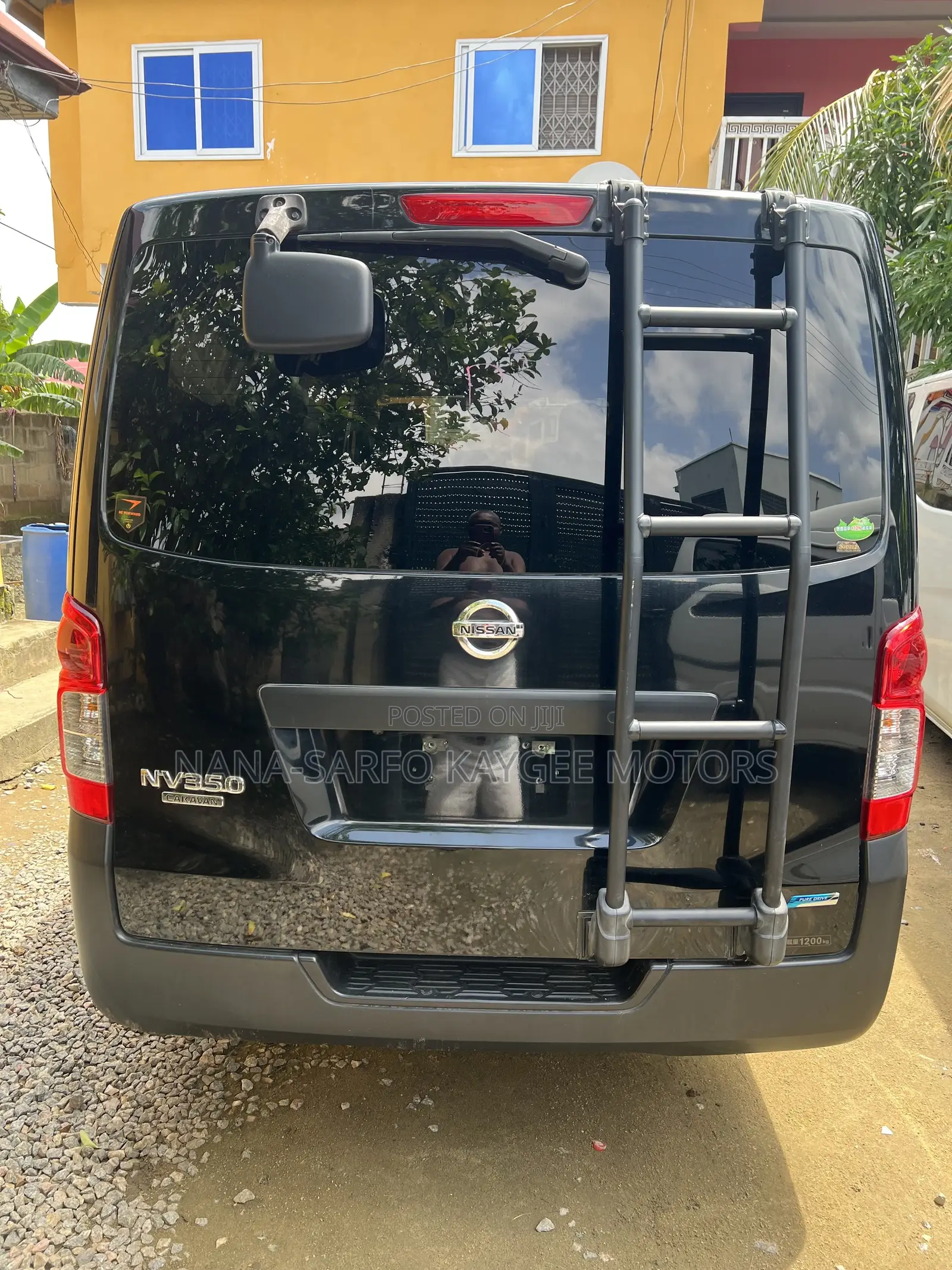 Nissan Caravan 2015 Black