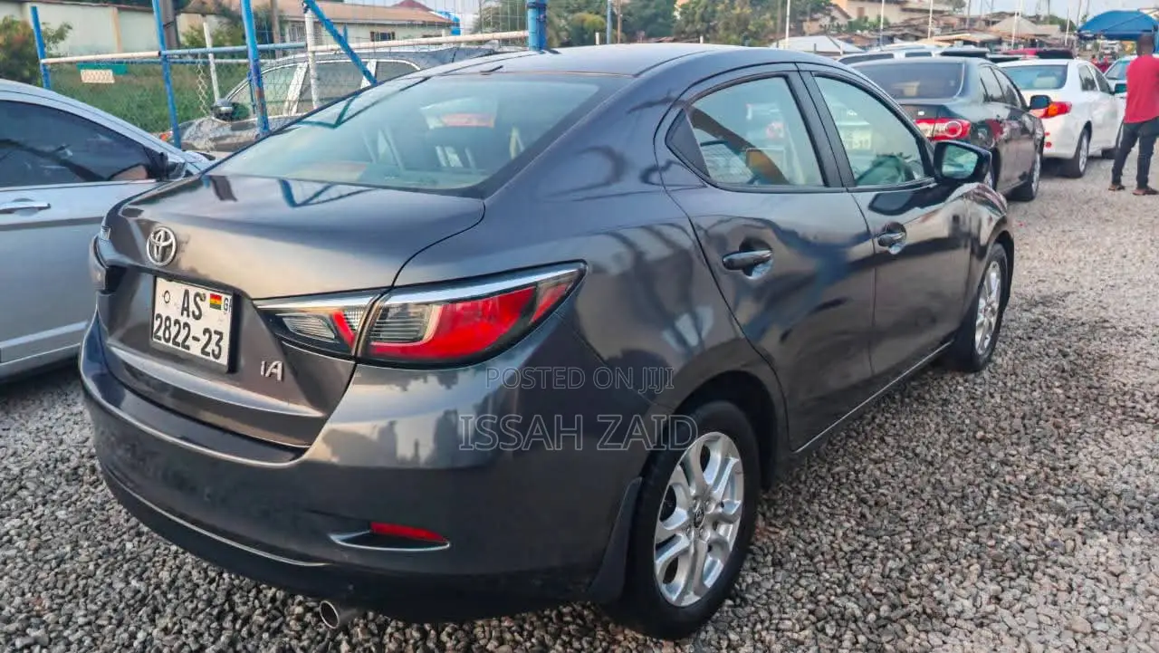 Toyota Yaris iA 1.5 FWD 2016 Gray