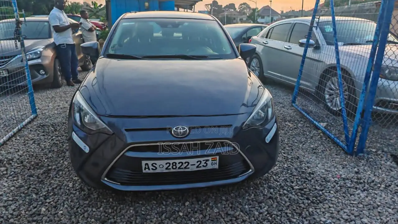 Toyota Yaris iA 1.5 FWD 2016 Gray