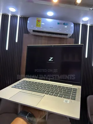 Laptop HP ZBook Firefly 14 G7 8GB Intel Core i5 SSD 256GB