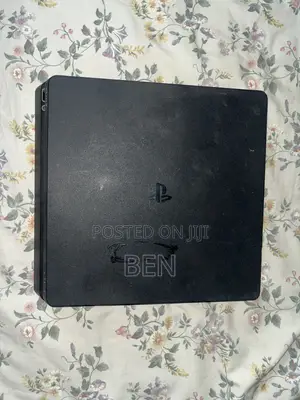 Sony Play Station 4 Slim