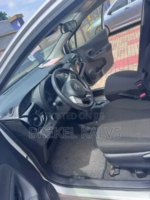 Toyota Vitz 1.3 AWD 5dr 2016 Silver