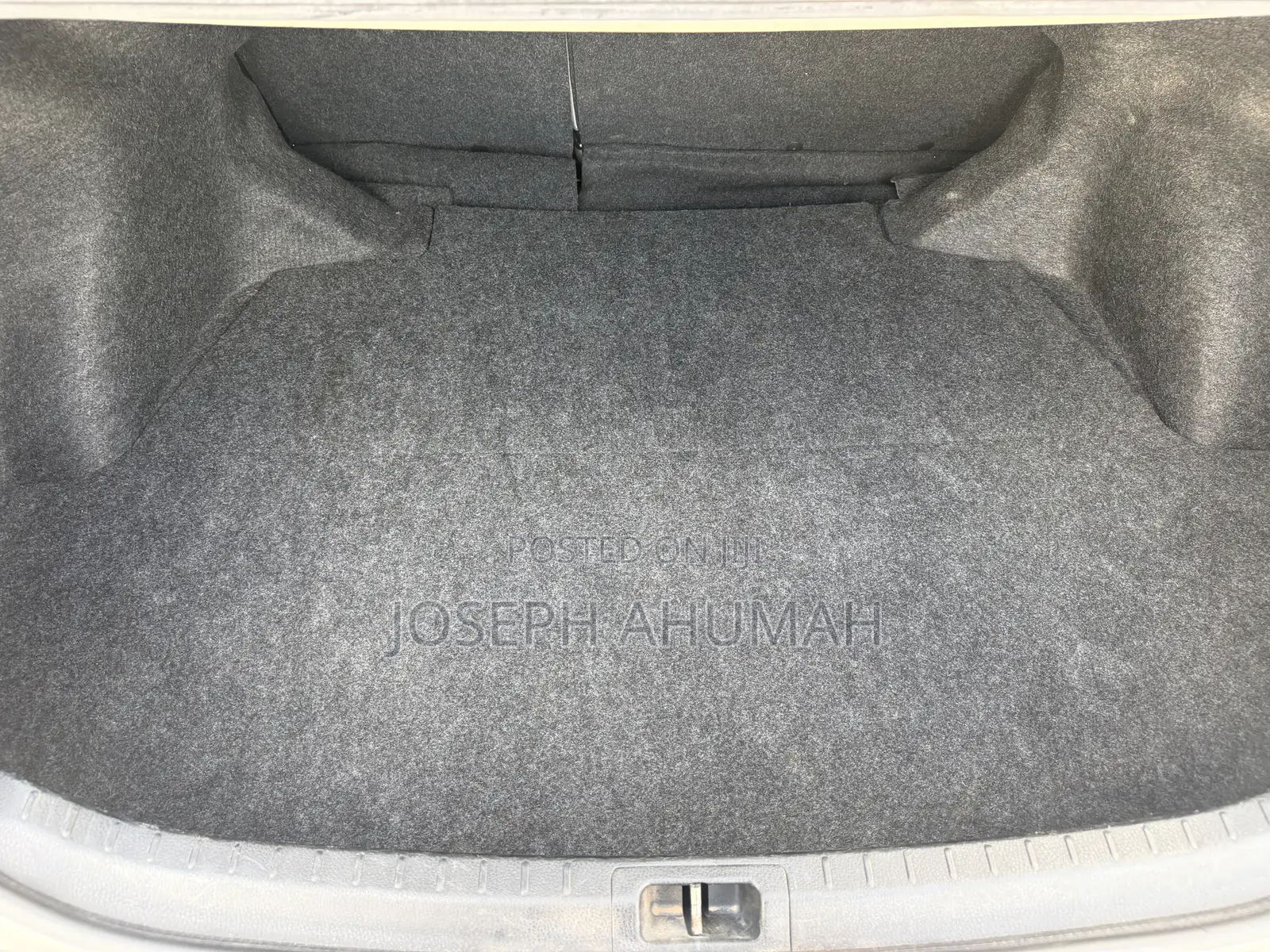 Toyota Corolla LE 4dr Sedan (1.8L 4cyl CVT) 2016 White